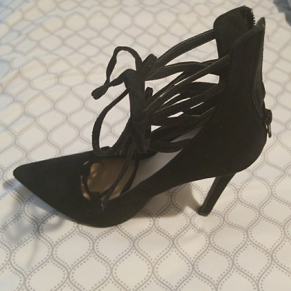 Heels - Picture 2 of 3